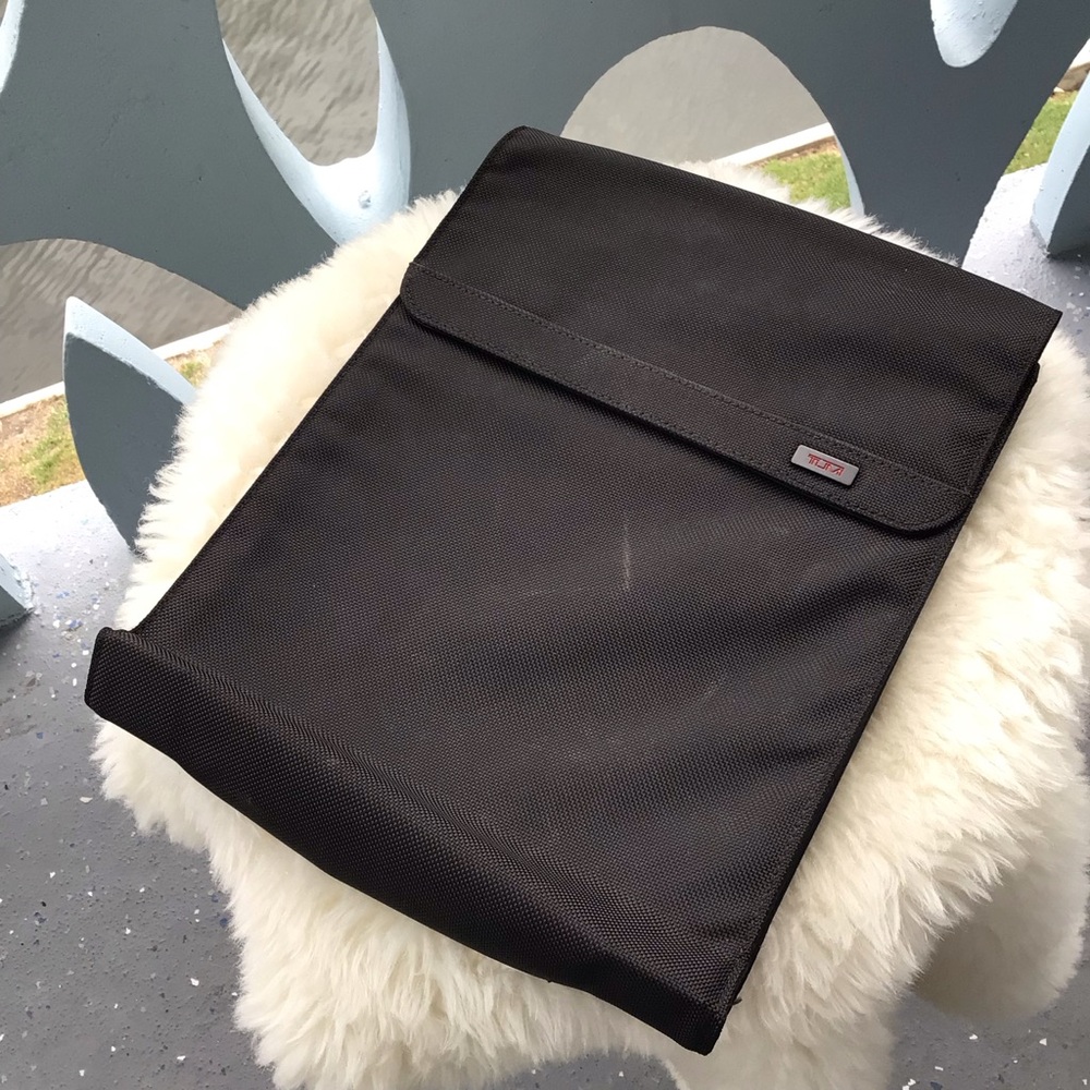 Tumi Lightweight Top Rear Handle Expandable Messenger Travel Case